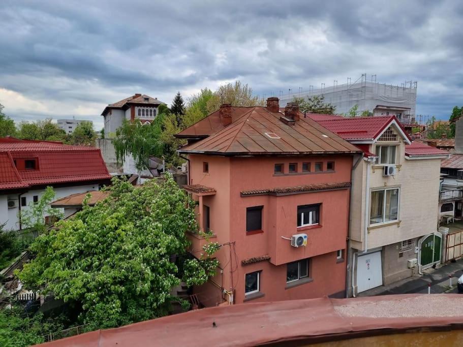 Cozy Apartment Near City Center บูคาเรสต์ ภายนอก รูปภาพ