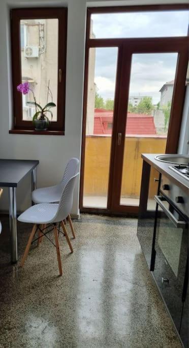 Cozy Apartment Near City Center บูคาเรสต์ ภายนอก รูปภาพ